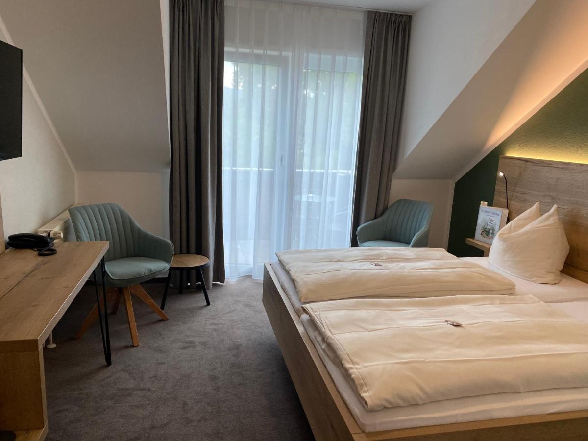 Hotel & Restaurant Kronenhof Am Weser-radweg 3*